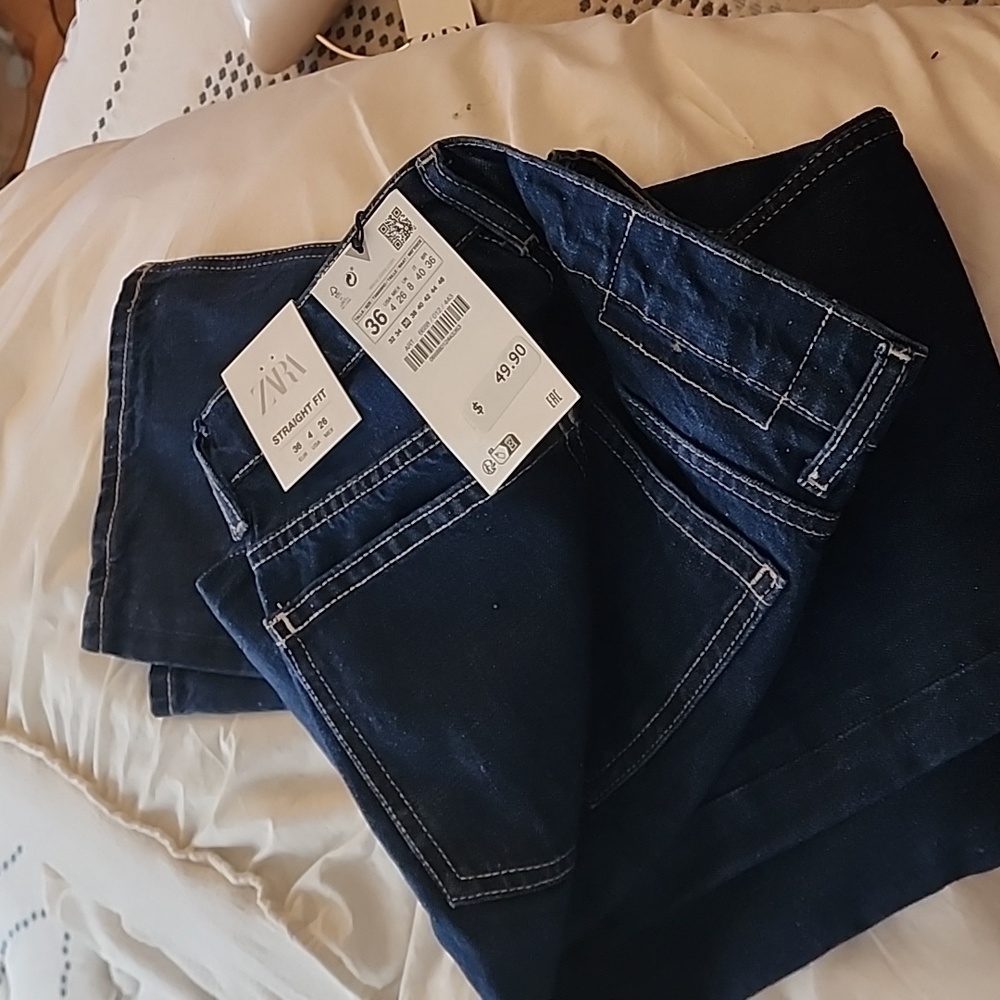 Close out sale only $ 22  Dark blue Straight Fit Mid rise Zara  Denim Jeans - Picture 2 of 8